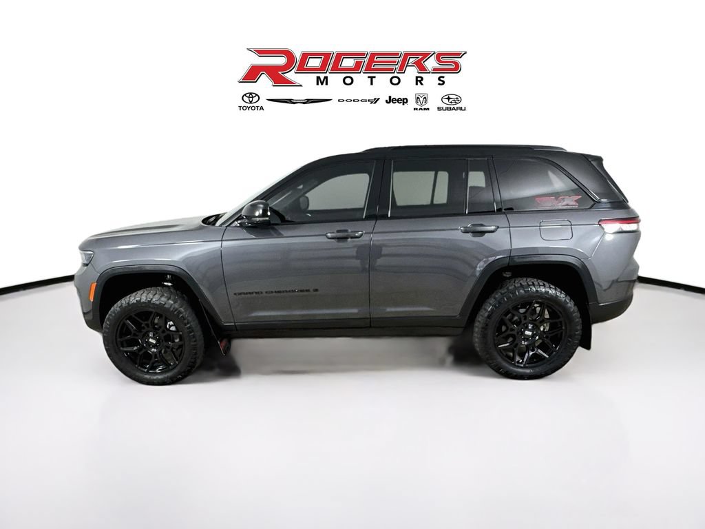 Certified 2025 Jeep Grand Cherokee Altitude AWD/4WD image 4