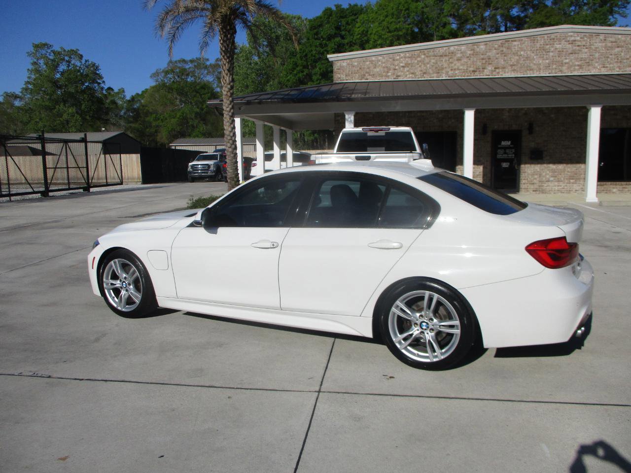 Used 2017 BMW 330e image 2
