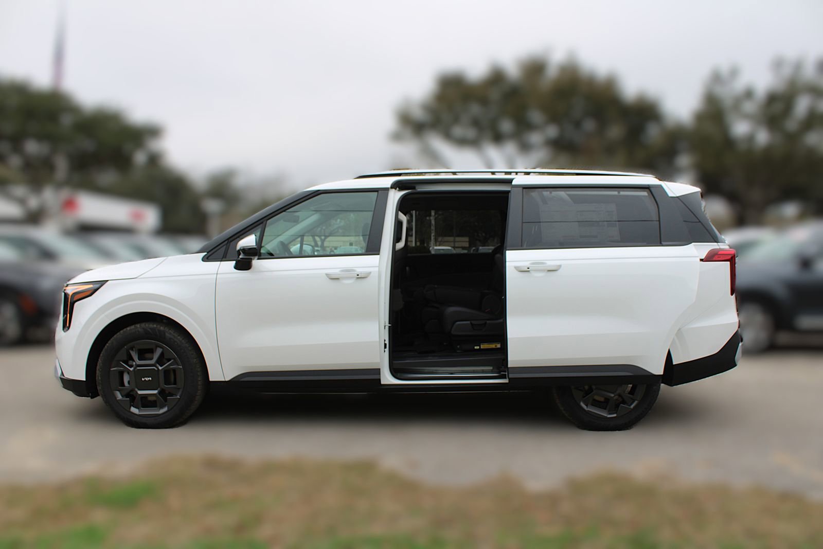 New 2026 Kia Carnival EX image 17