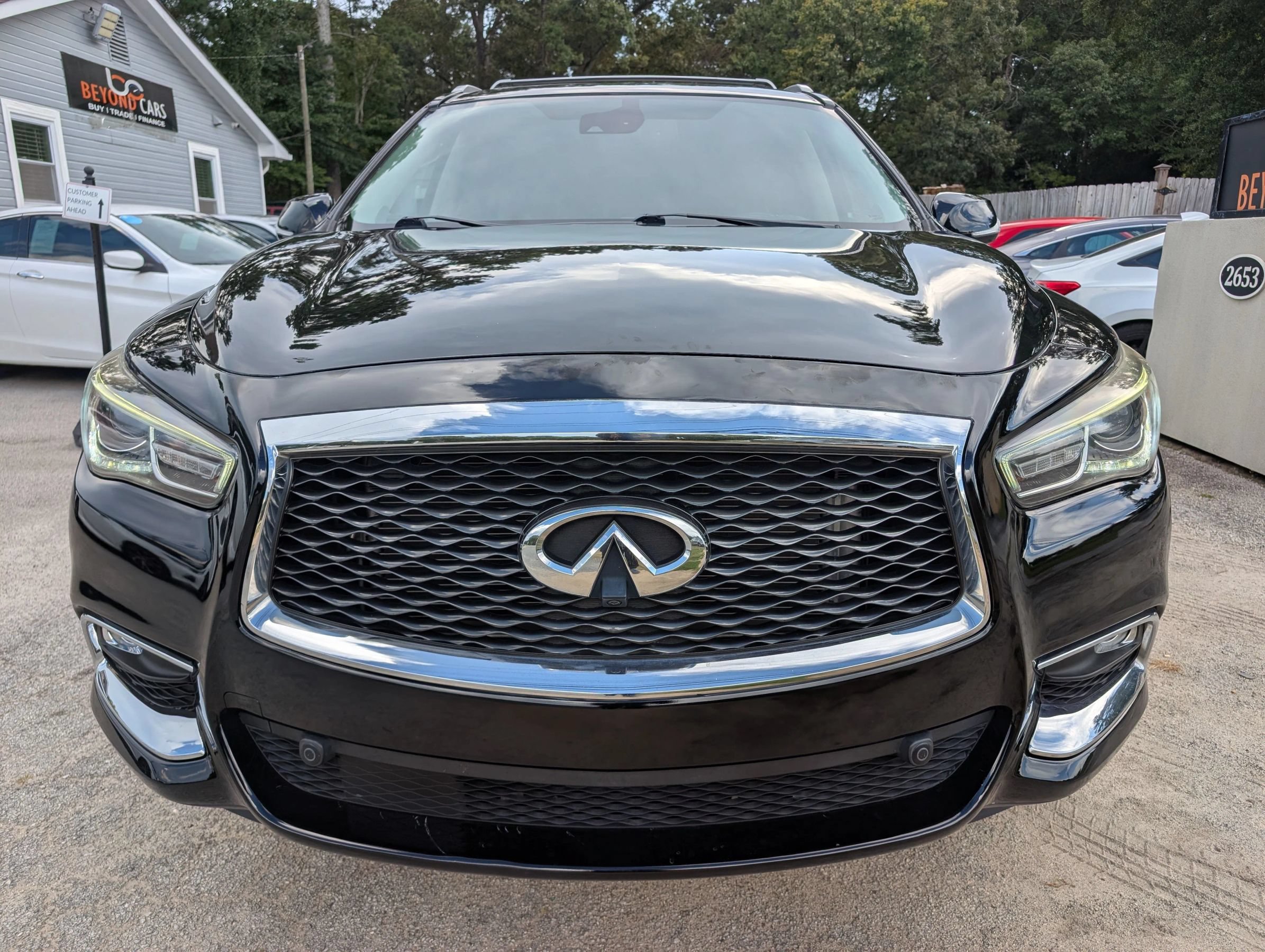 Used 2017 INFINITI QX60 FWD w/ Deluxe Technology Package image 2