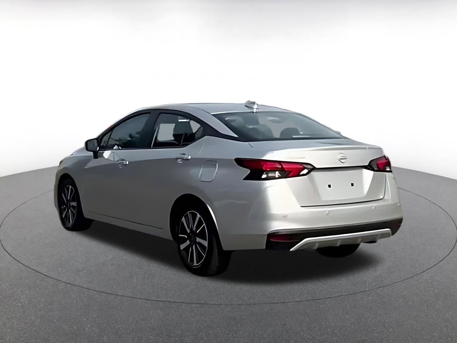 Used 2025 Nissan Versa SV image 11