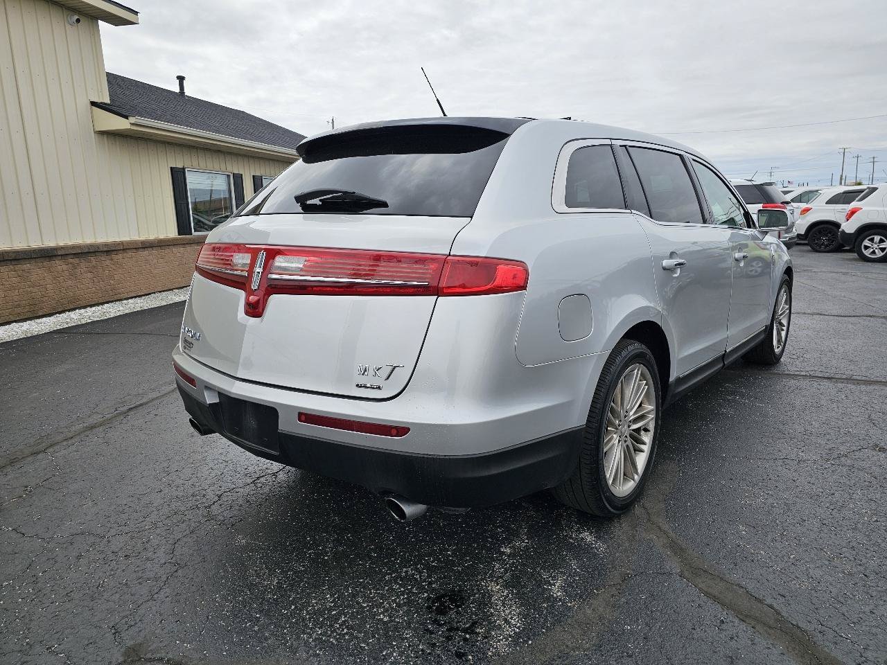 Used 2014 Lincoln MKT AWD image 40