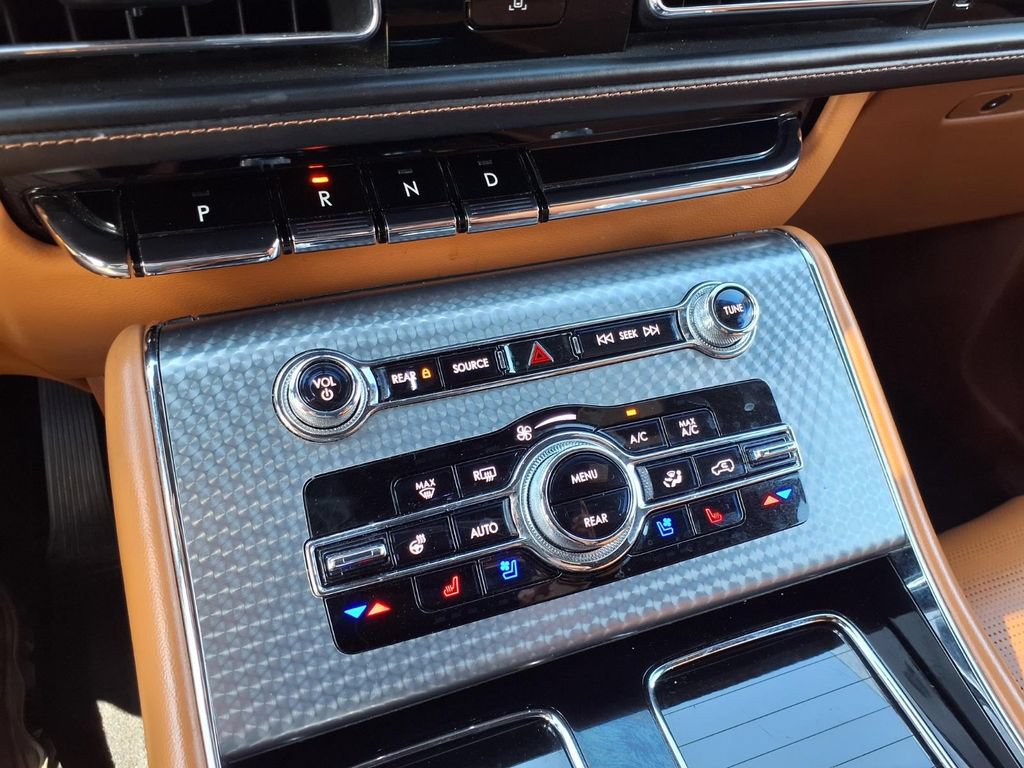 Certified 2023 Lincoln Aviator Black Label w/ Class IV Trailer Tow Package AWD/4WD image 13