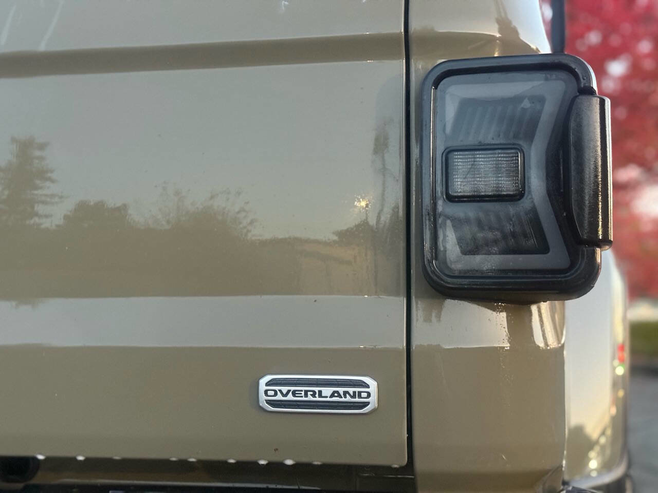 Used 2020 Jeep Gladiator Overland w/ Cold Weather Group AWD/4WD image 32