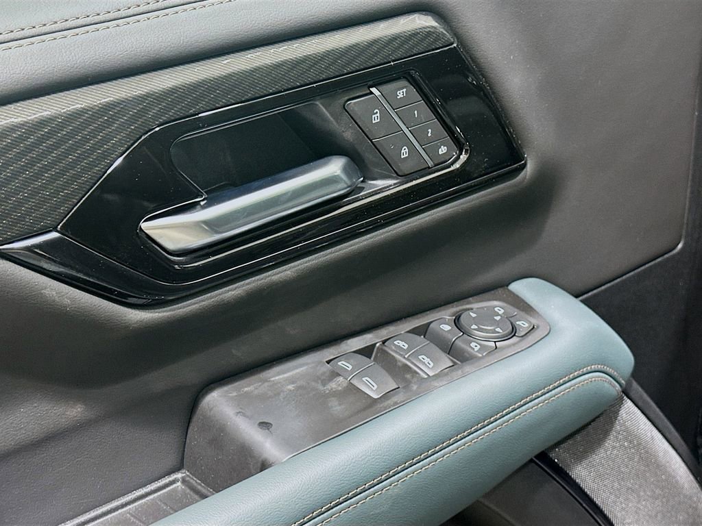 New 2026 GMC Yukon AT4 w/ AT4 Premium Plus Package AWD/4WD image 18