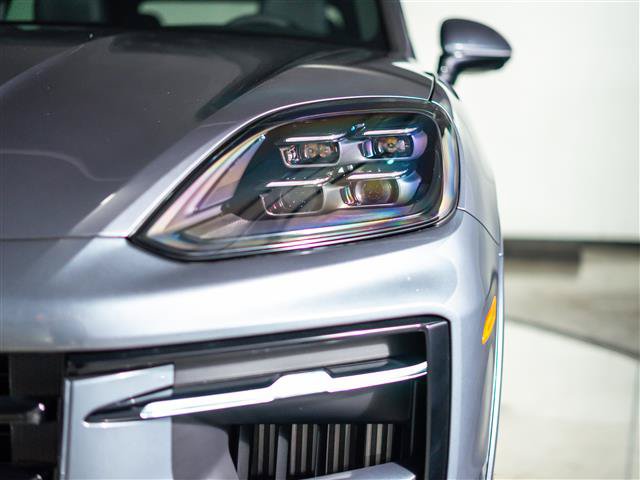 New 2026 Porsche Cayenne GTS AWD/4WD image 11