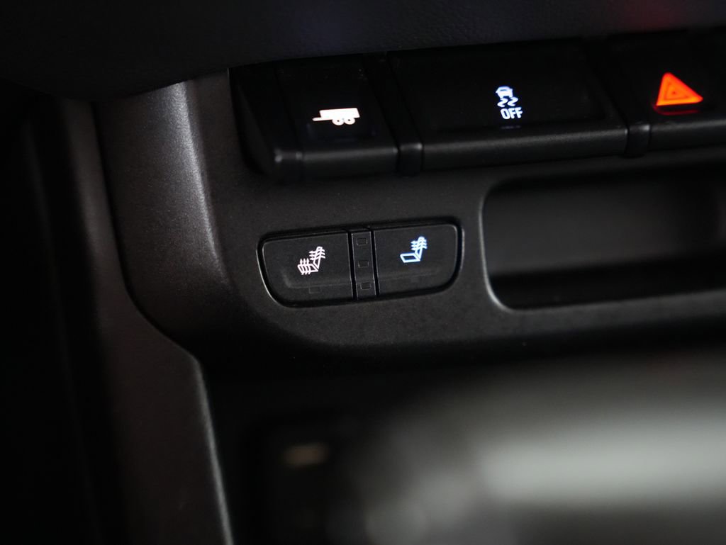 Used 2015 Chevrolet Colorado Z71 w/ LPO, Gearon Divider Package AWD/4WD image 23