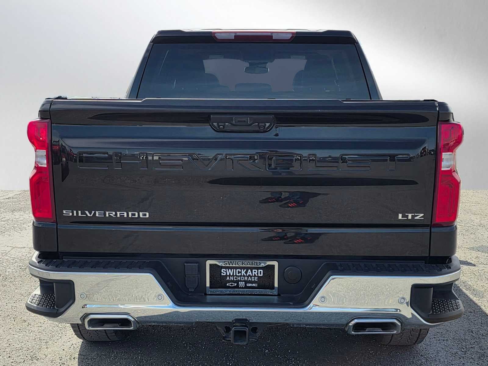 Used 2023 Chevrolet Silverado 1500 LTZ AWD/4WD image 4