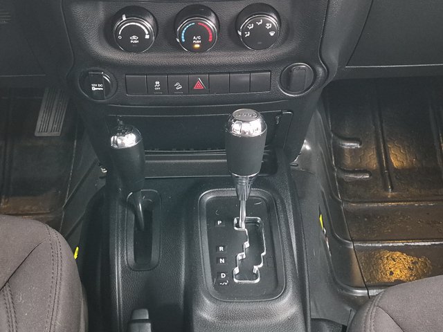 Used 2014 Jeep Wrangler Unlimited Sport w/ Connectivity Group AWD/4WD image 12