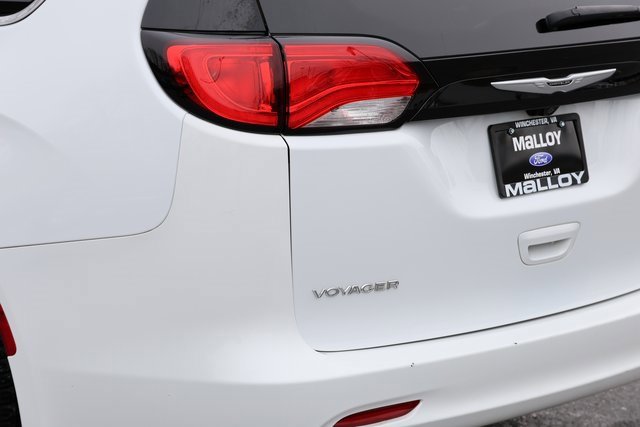 Used 2024 Chrysler Voyager LX image 8