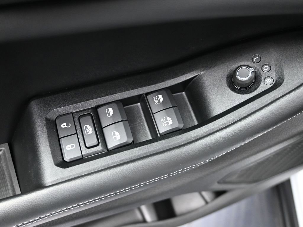 Used 2025 Jeep Grand Cherokee L Altitude image 11