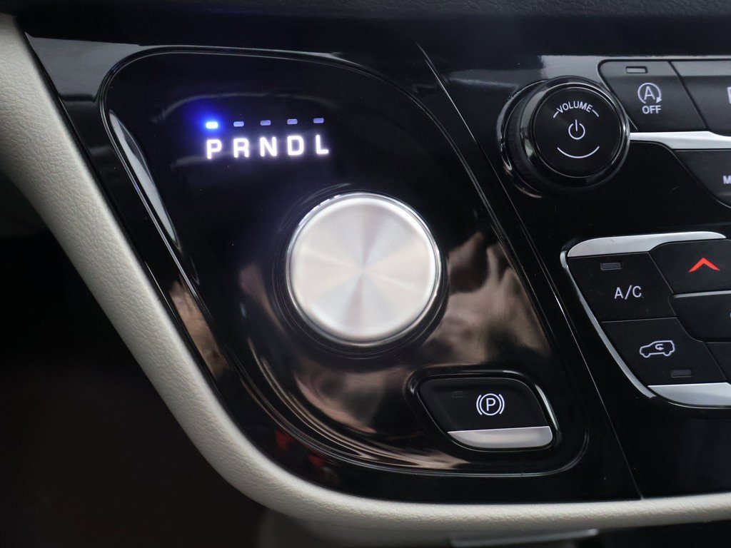 Used 2024 Chrysler Pacifica Touring-L image 45