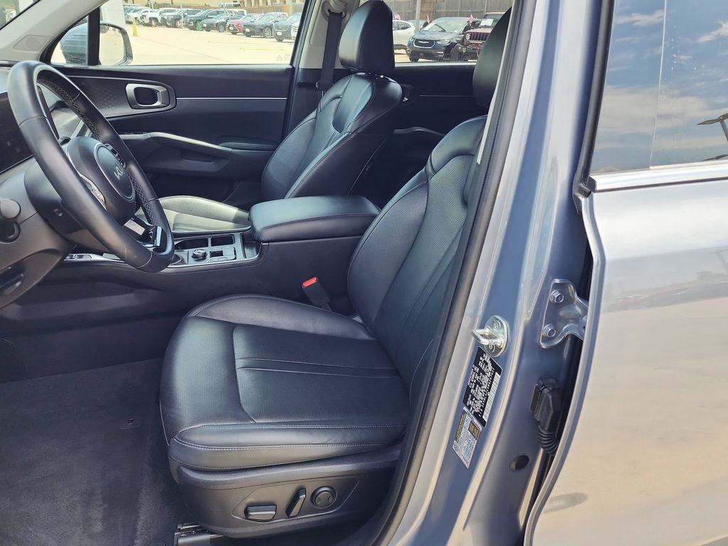 Used 2024 Kia Sorento S FWD image 11