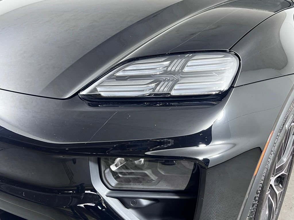Certified 2025 Porsche Macan Electric image 15