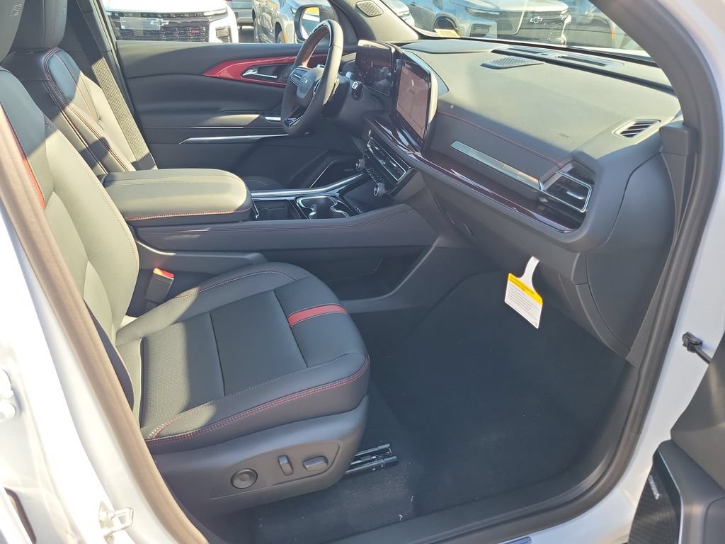 New 2026 Chevrolet Traverse RS w/ LPO, Floor Liner Package AWD/4WD image 17