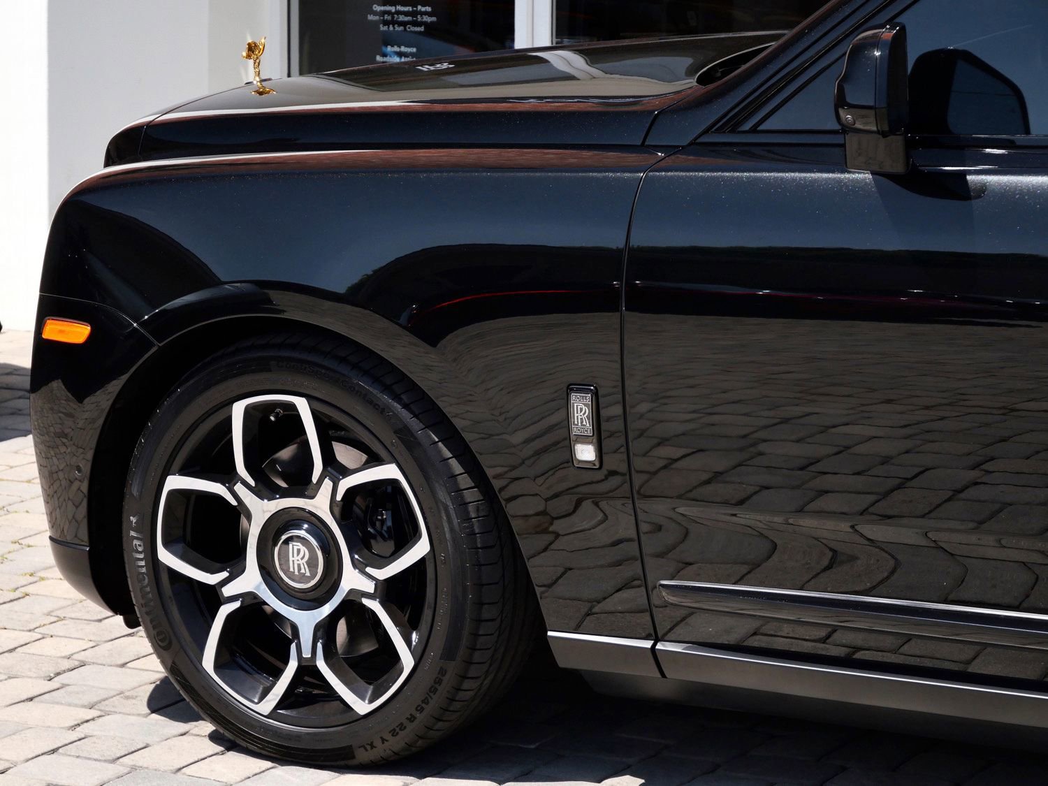 Certified 2022 Rolls-Royce Cullinan Black Badge w/ Dark Exterior Package AWD/4WD image 14
