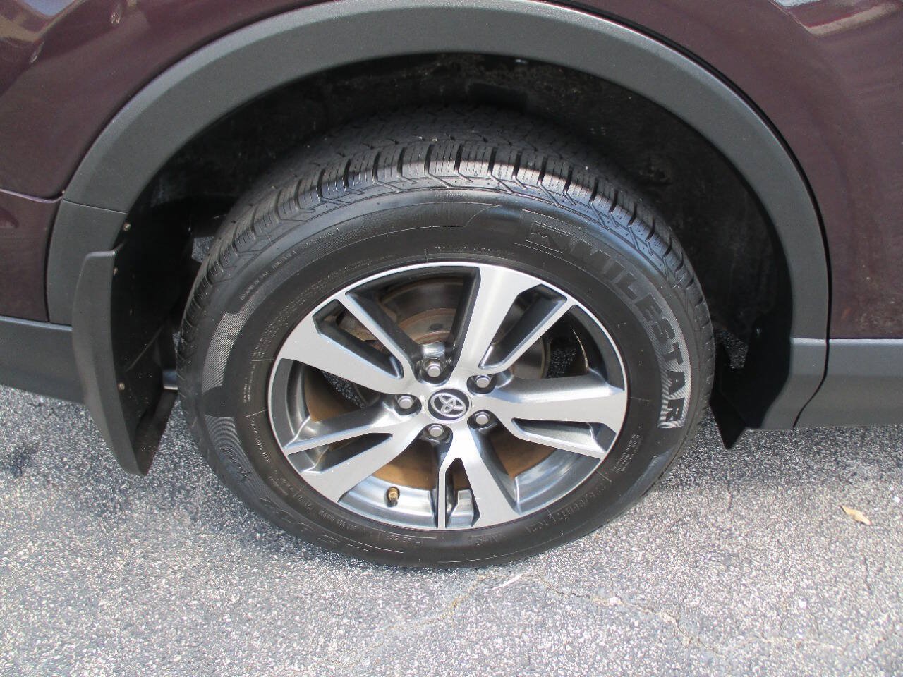 Used 2017 Toyota RAV4 XLE AWD/4WD image 31