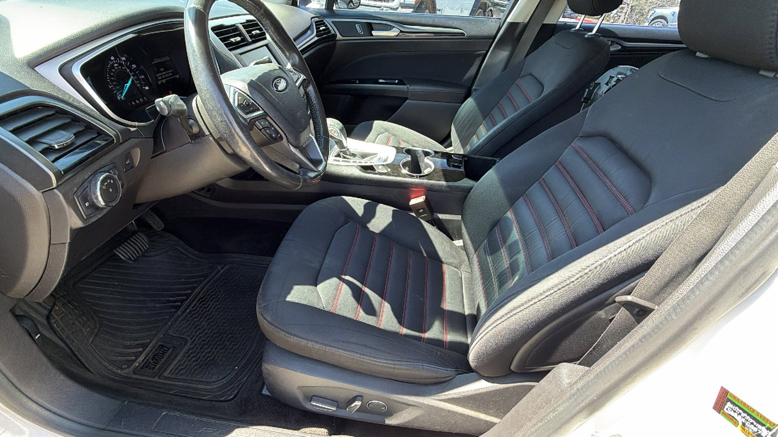 Used 2016 Ford Fusion SE image 16