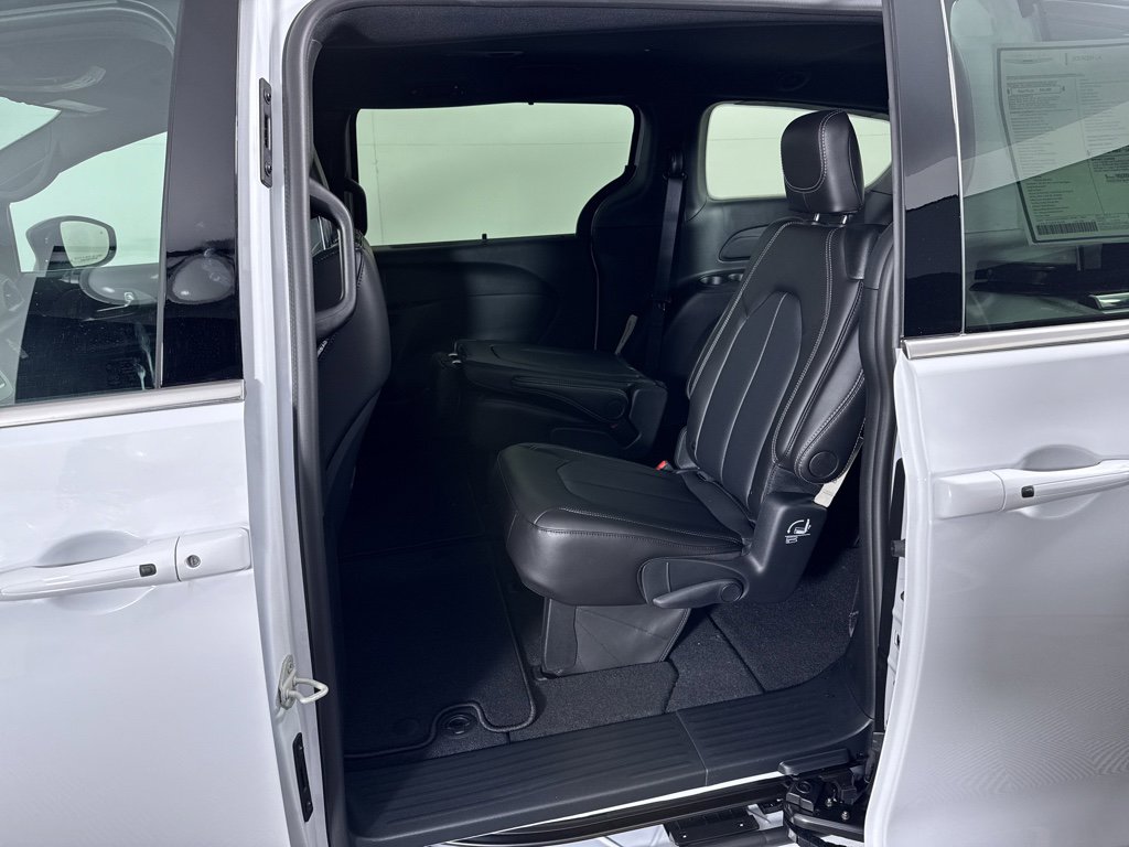 New 2026 Chrysler Voyager LX image 27