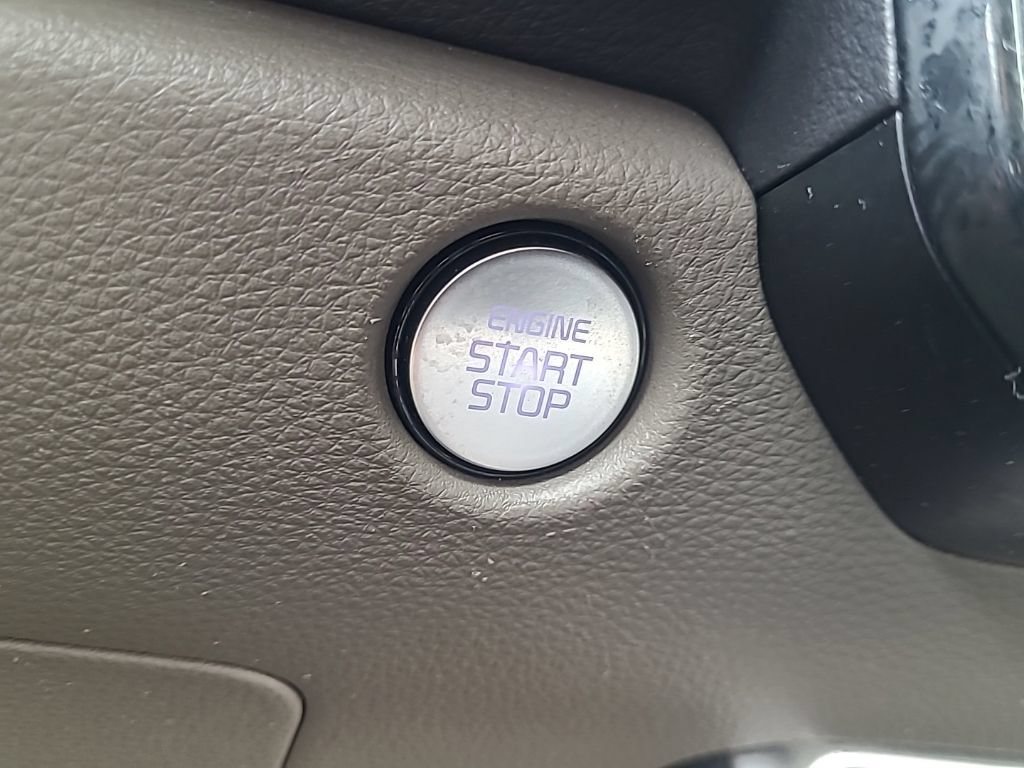 Certified 2025 Kia Carnival FWD image 29