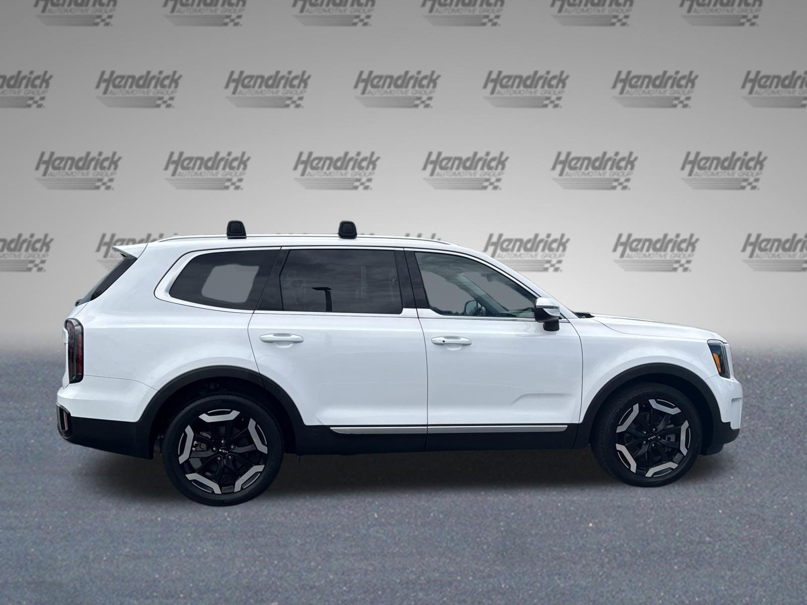 Used 2023 Kia Telluride EX w/ EX Captain's Chair Package AWD/4WD image 11