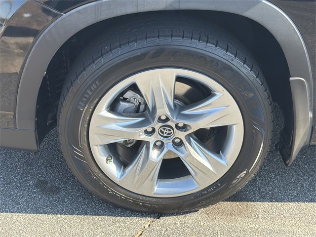 Used 2016 Toyota Highlander Limited image 11