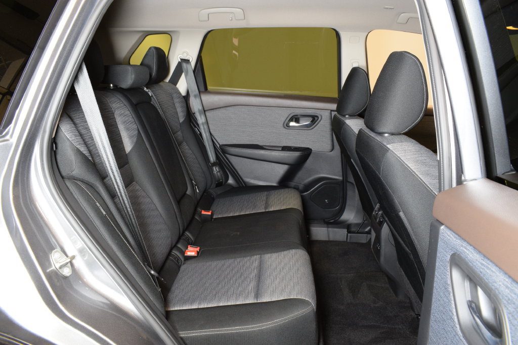Used 2023 Nissan Rogue SV AWD/4WD image 29