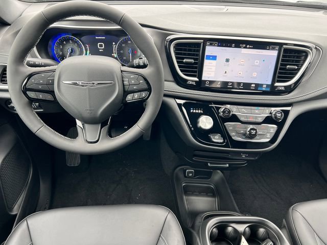New 2026 Chrysler Pacifica Select w/ S Appearance Package image 2