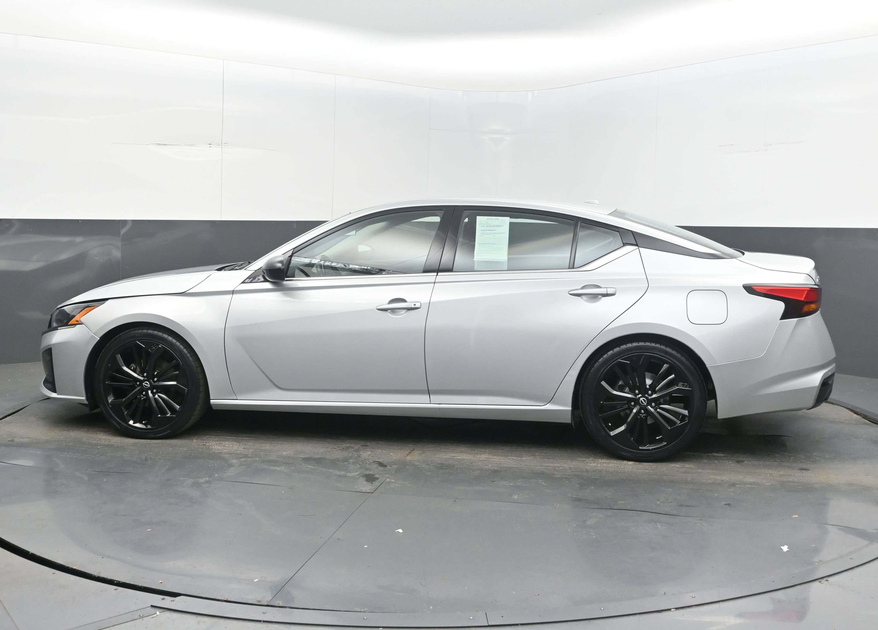 Used 2024 Nissan Altima 2.5 SR FWD image 5