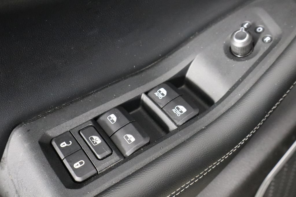 Used 2022 Jeep Grand Cherokee L Limited w/ Black Appearance Package RWD image 22