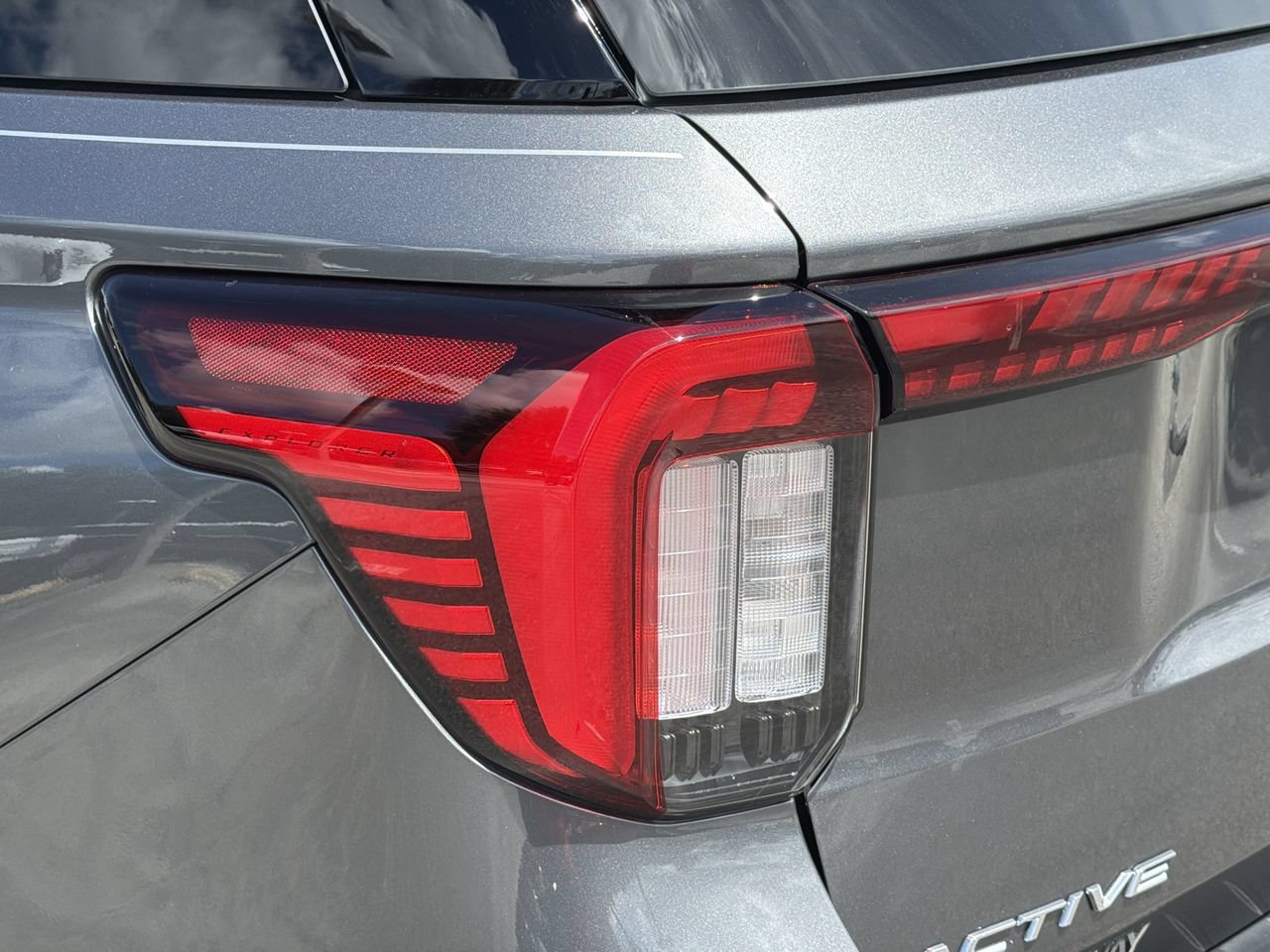 Used 2026 Ford Explorer Active RWD image 7