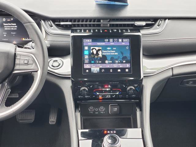 Used 2023 Jeep Grand Cherokee Laredo w/ Luxury Tech Group I image 24