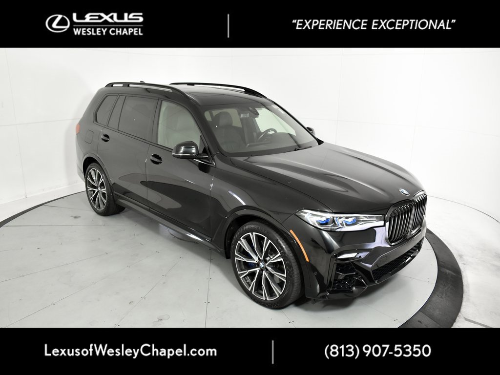 Used 2022 BMW X7 M50i w/ Luxury Seating Package image 2