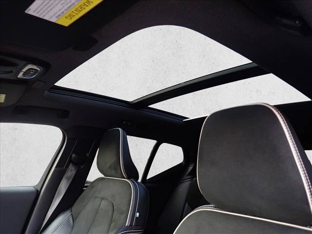 Used 2022 Volvo XC40 T5 R-Design AWD/4WD image 15