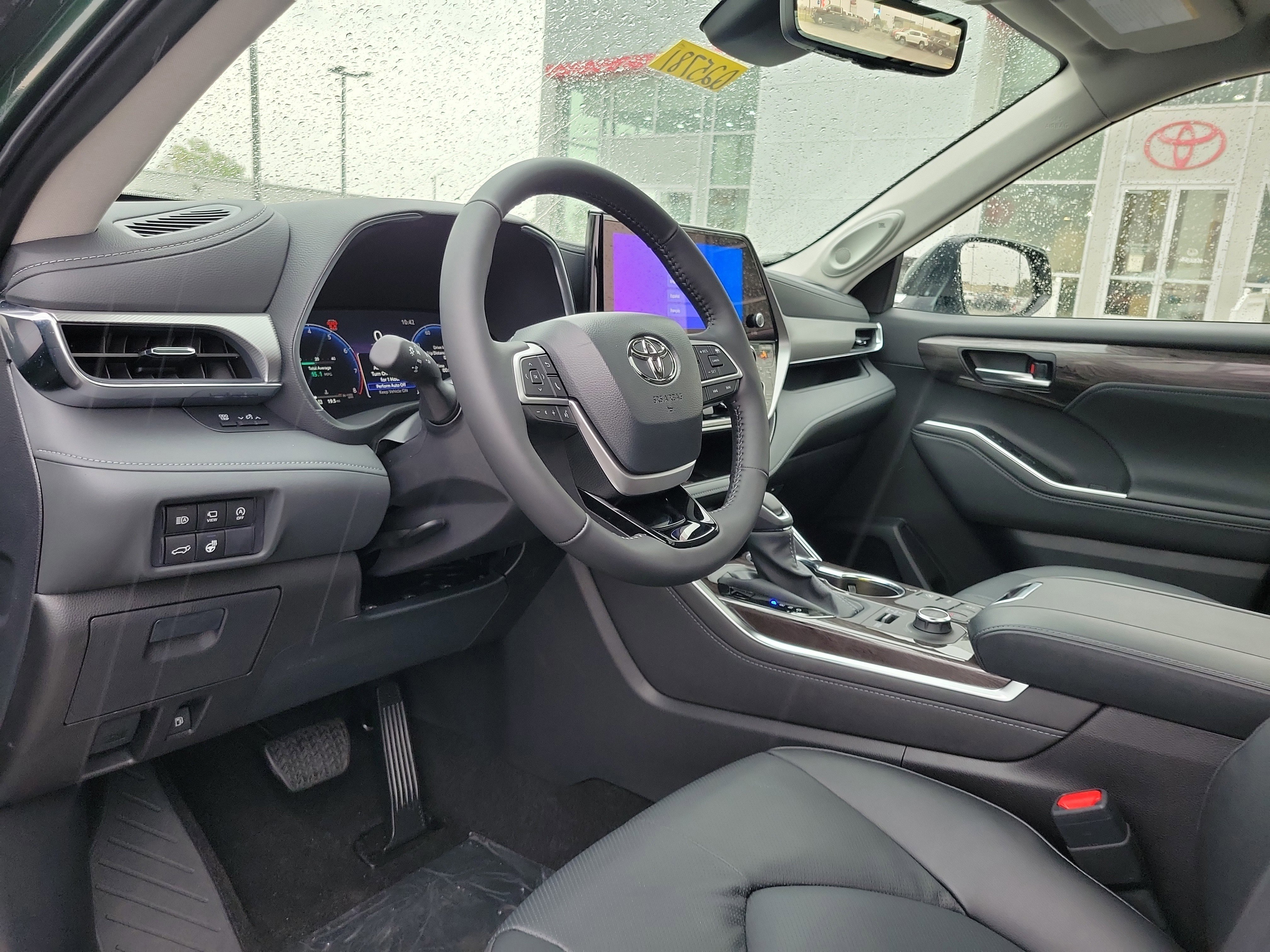 New 2025 Toyota Highlander Platinum image 19