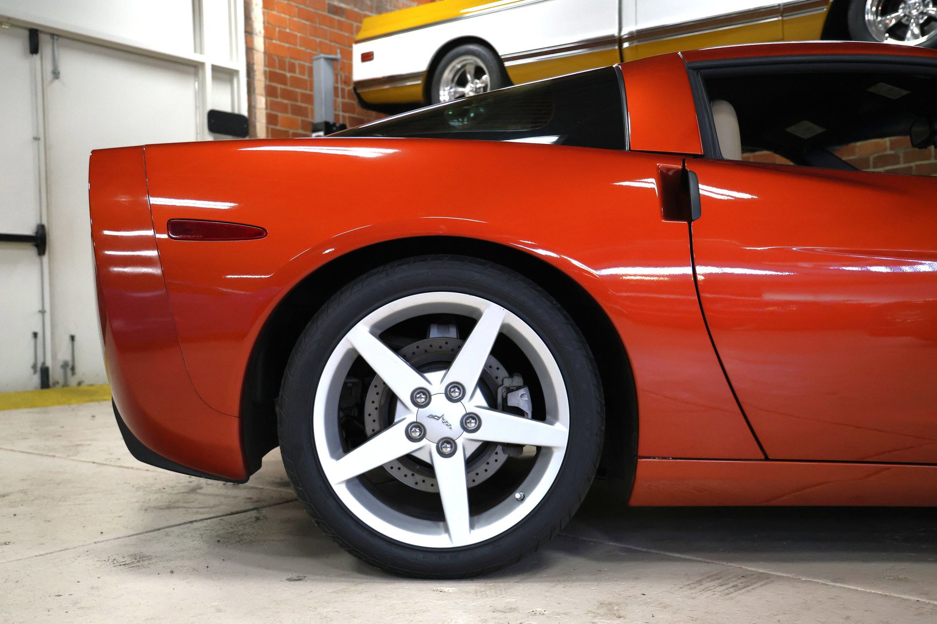 Used 2005 Chevrolet Corvette Coupe w/ Performance Handling Package image 15