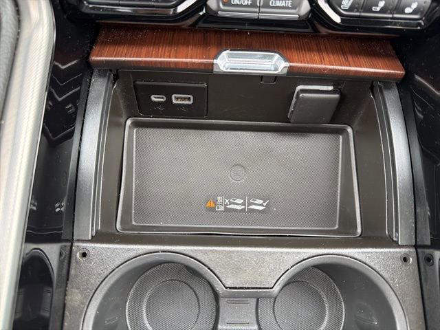 Used 2022 GMC Yukon Denali w/ Advanced Technology Package image 26