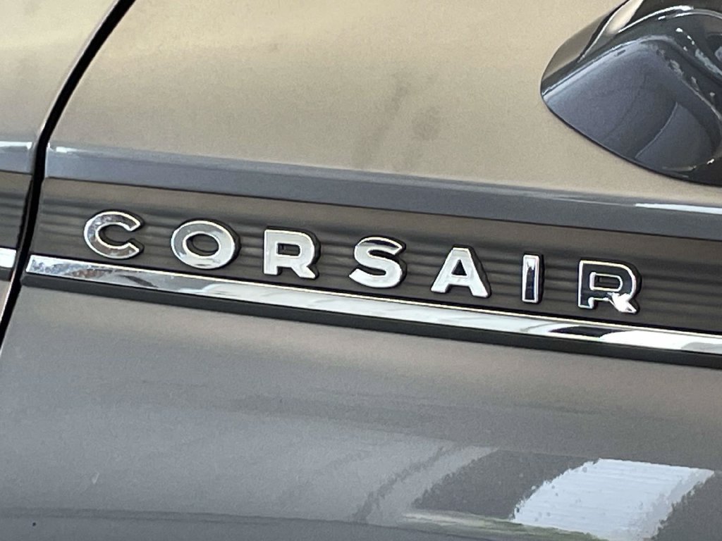 Used 2021 Lincoln Corsair AWD image 11