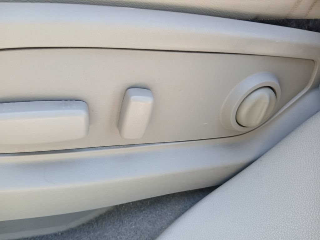 Used 2015 Buick Enclave Leather FWD image 32
