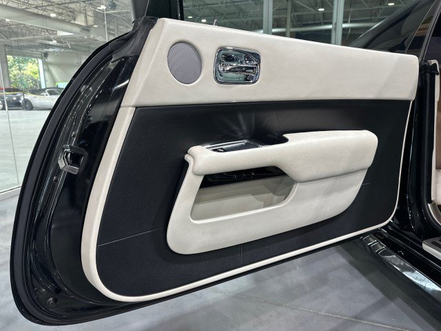 Used 2015 Rolls-Royce Wraith RWD image 57