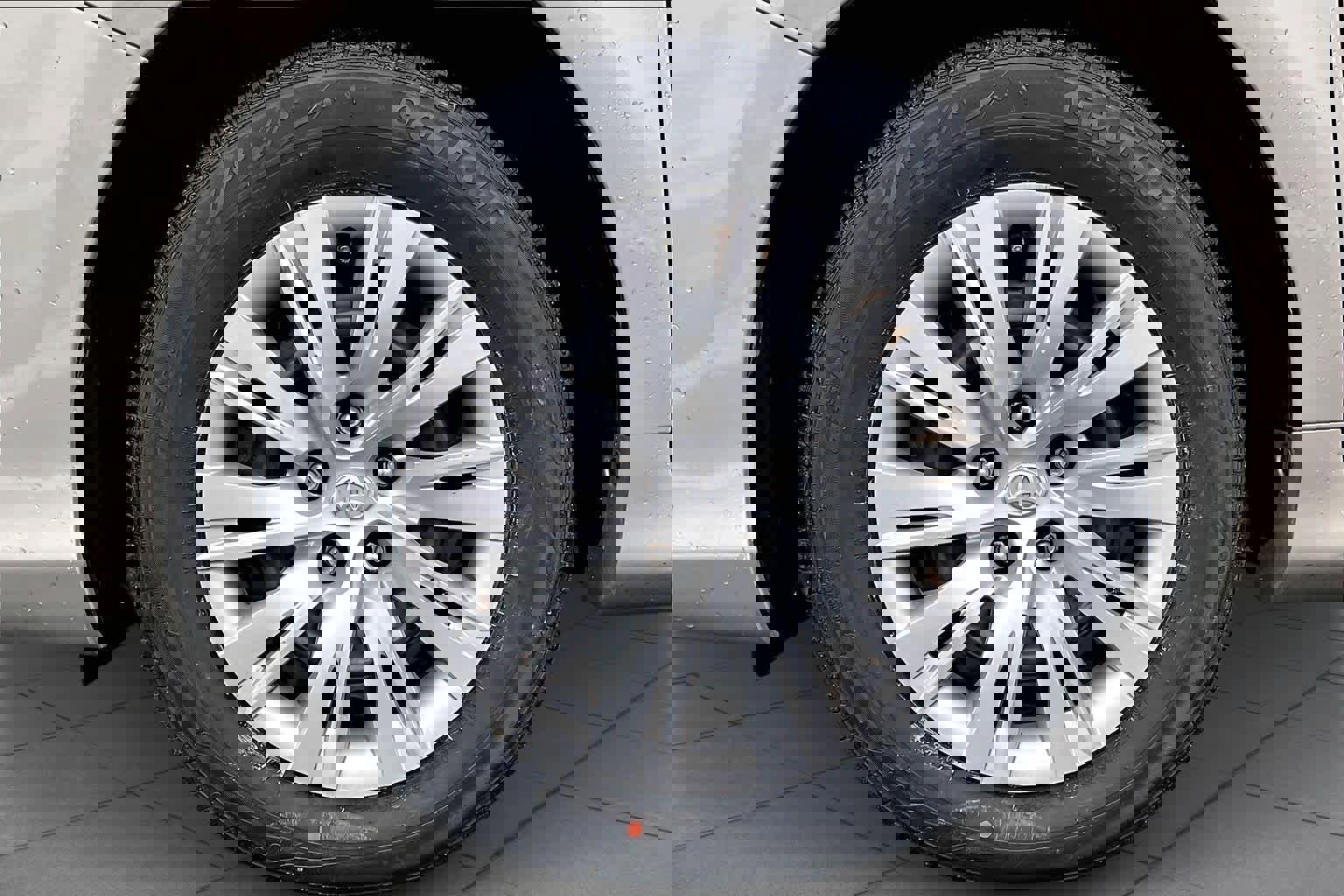 Used 2013 Toyota Camry LE image 11