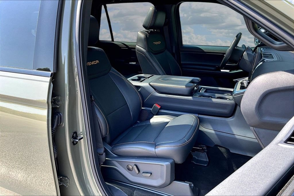 Used 2025 Ford Expedition Tremor AWD/4WD image 31