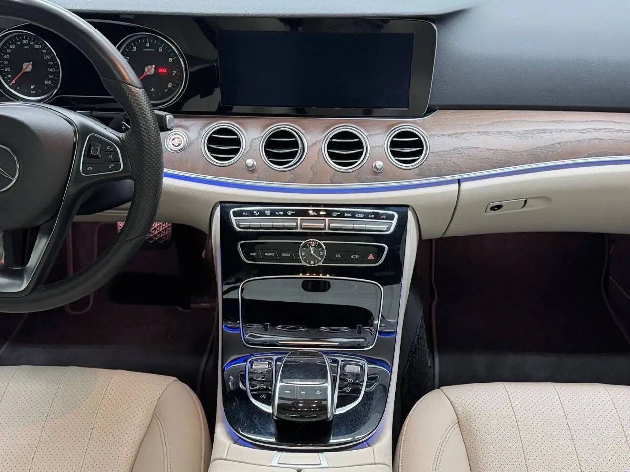 Used 2017 Mercedes-Benz E 400 4MATIC Wagon image 32