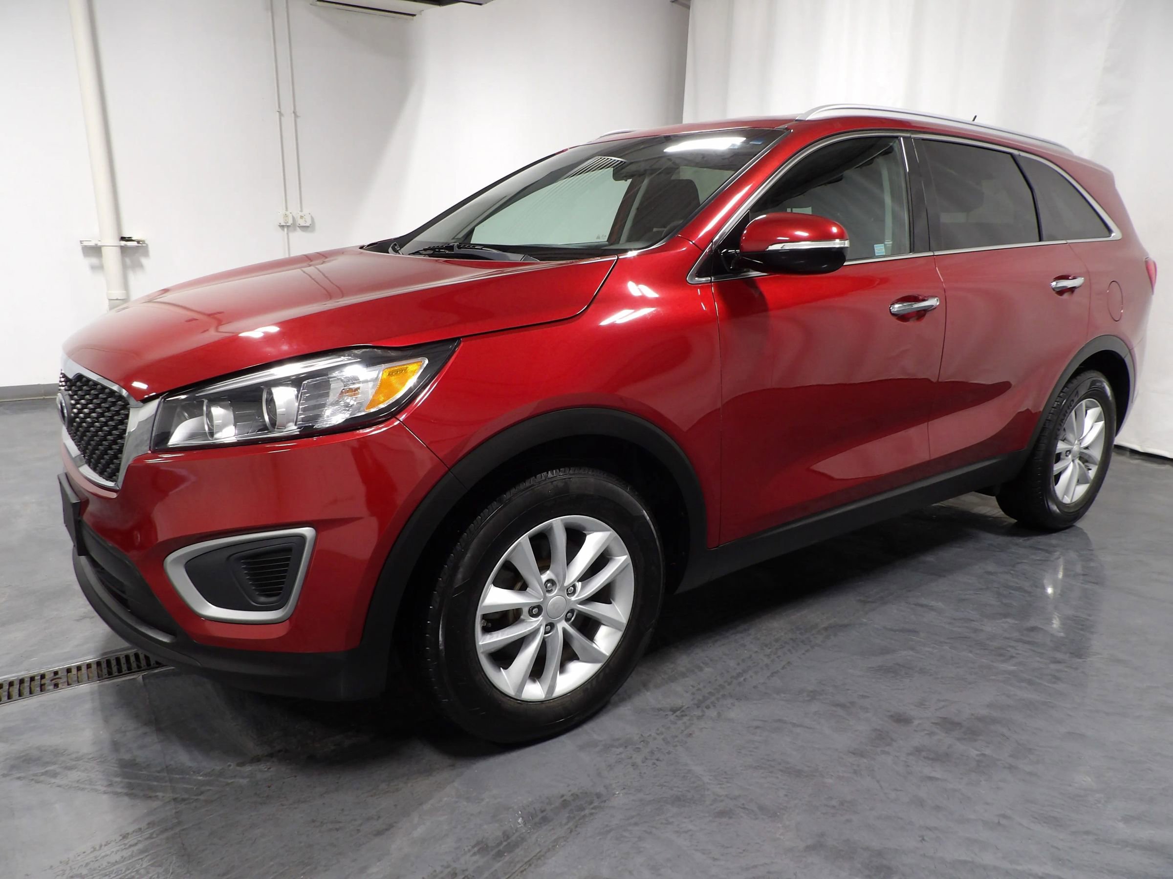 Used 2017 Kia Sorento LX Sport Utility 4D image 5