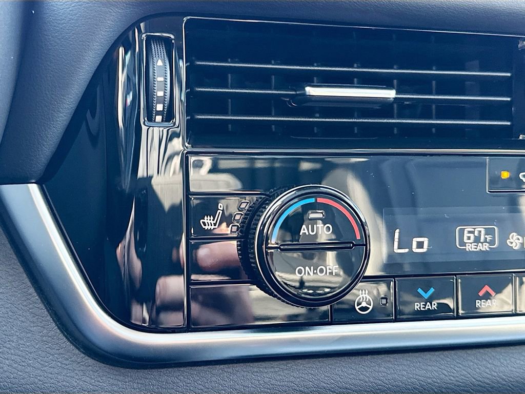 Used 2026 Nissan Rogue Platinum w/ Platinum Premium Package image 33