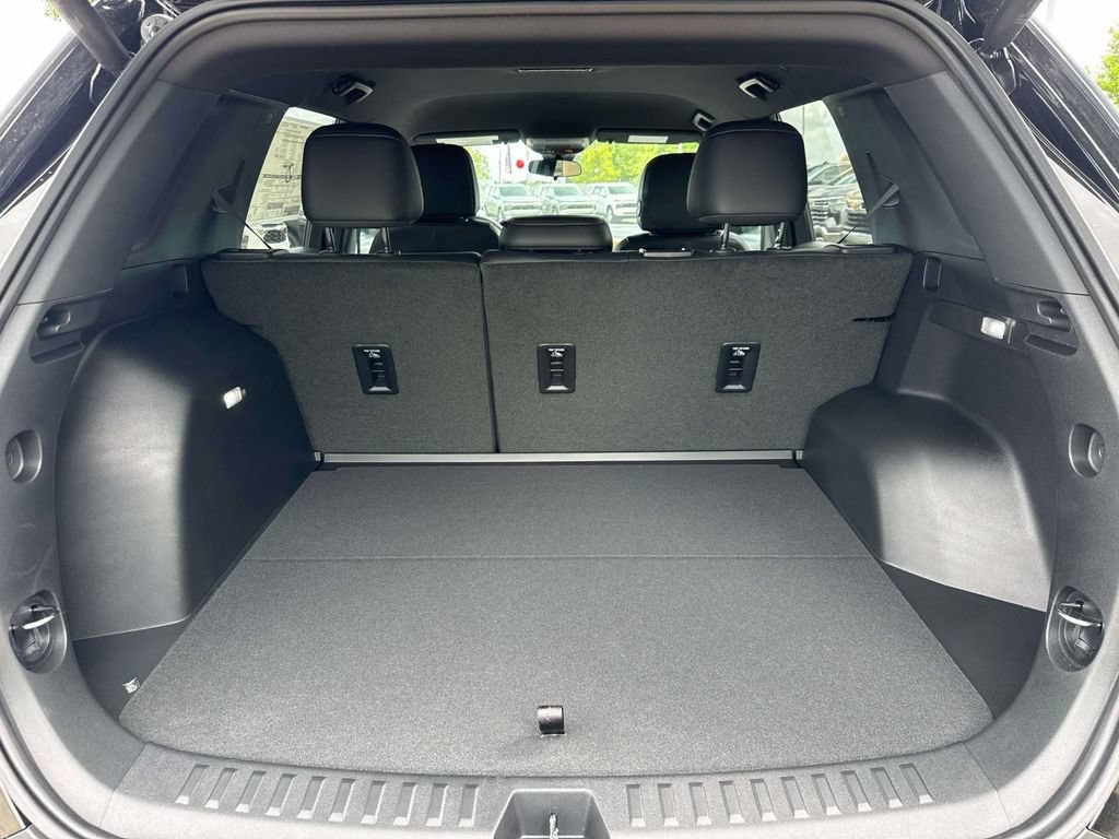 New 2026 Chevrolet Equinox ACTIV w/ Convenience Package III FWD image 11