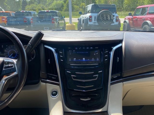 Used 2017 Cadillac Escalade Luxury AWD/4WD image 23