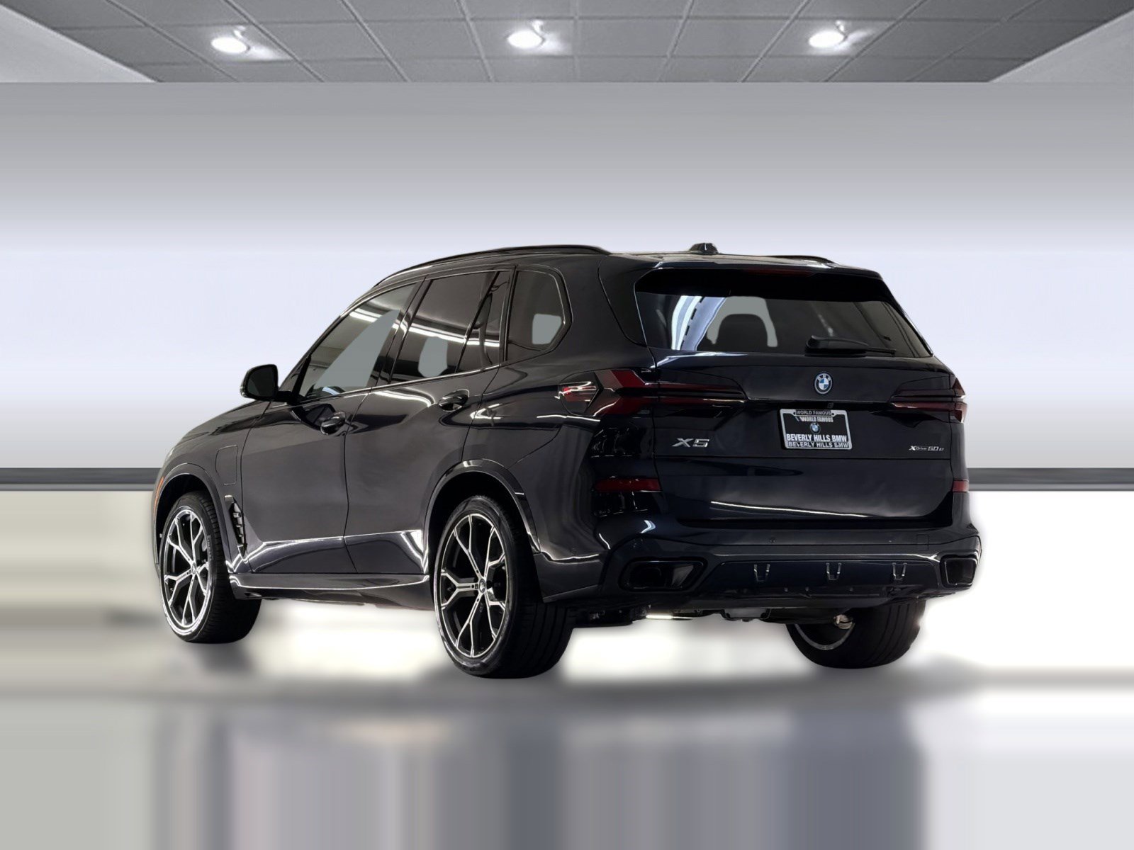 Used 2024 BMW X5 xDrive50e w/ M Sport Package AWD/4WD image 3