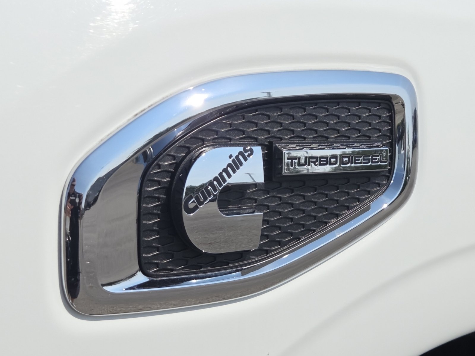 Used 2017 Nissan Titan SV AWD/4WD image 9
