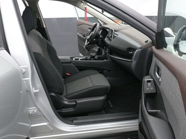 Used 2023 Nissan Rogue SV image 10